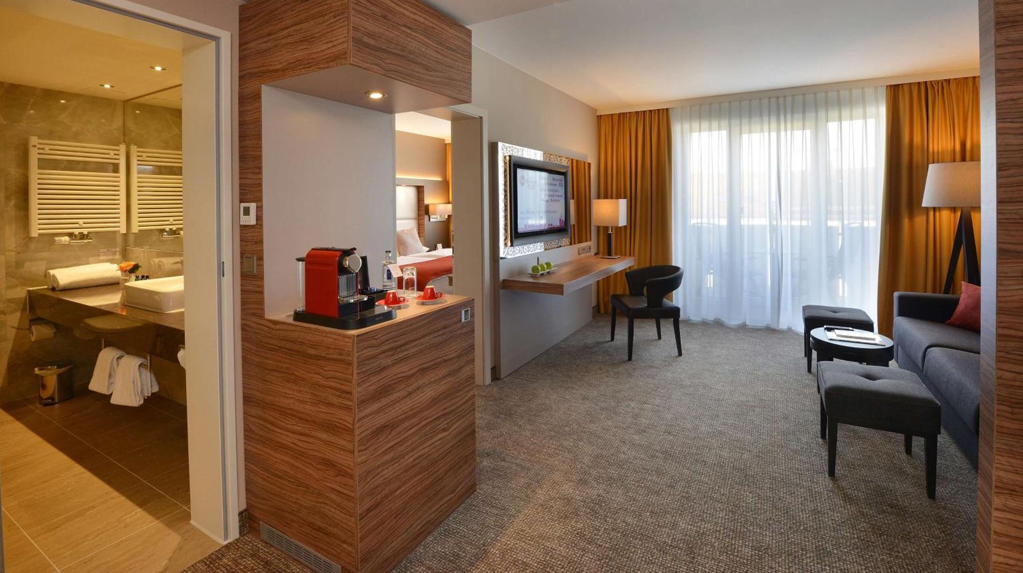 Western Delta Park Hotel