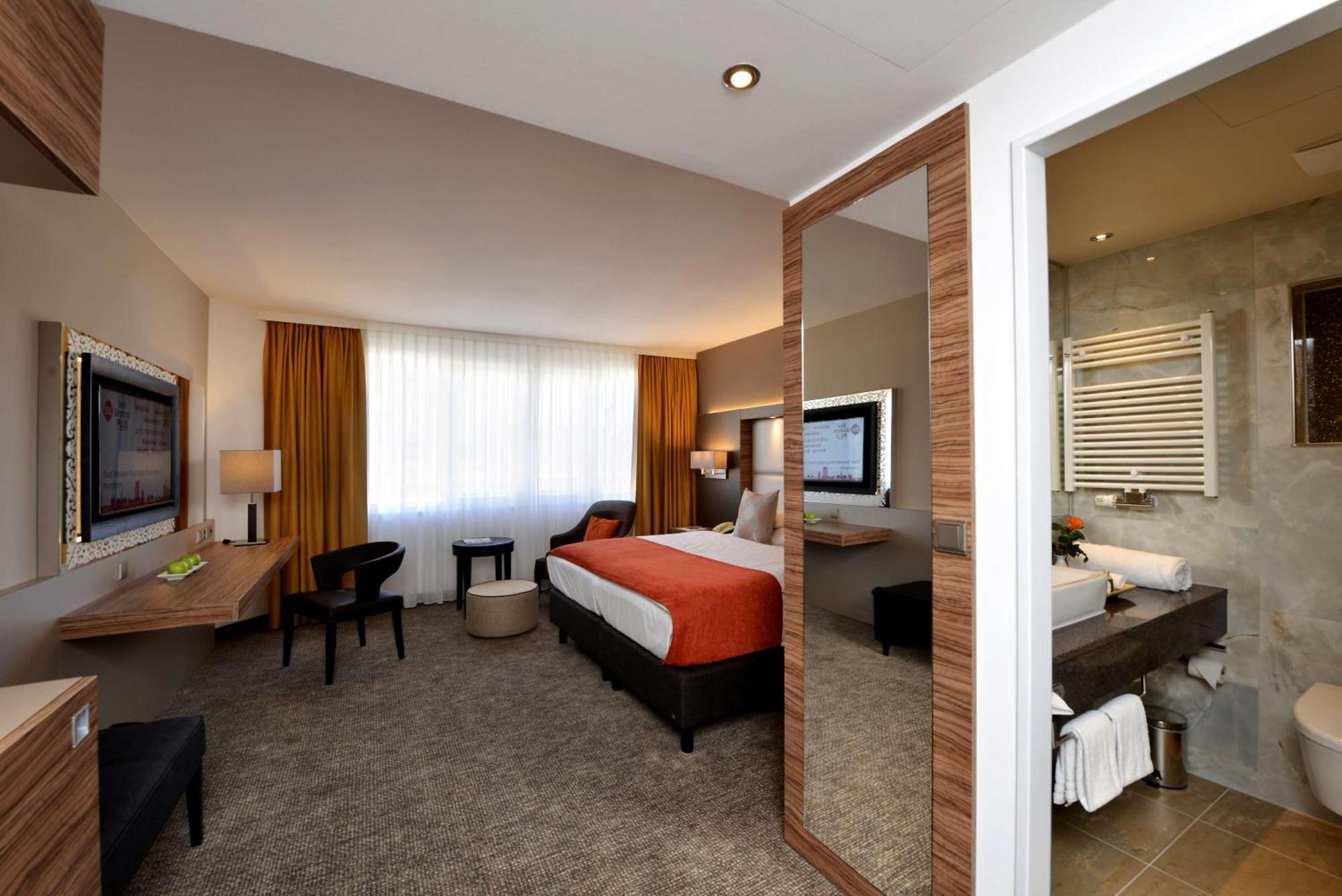 Western Delta Park 4*