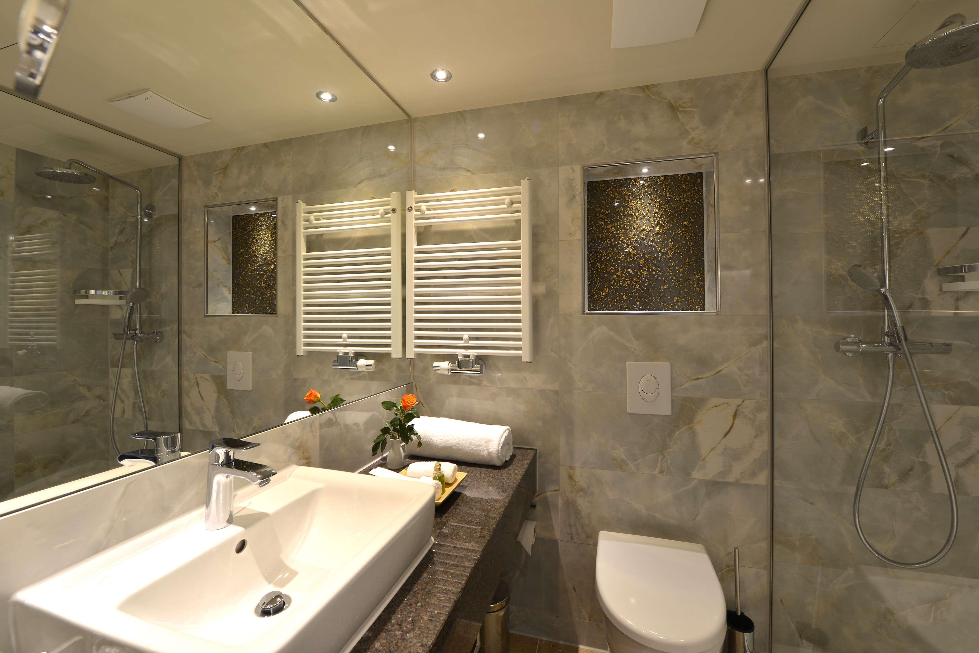 Western Delta Park Hotel 4*