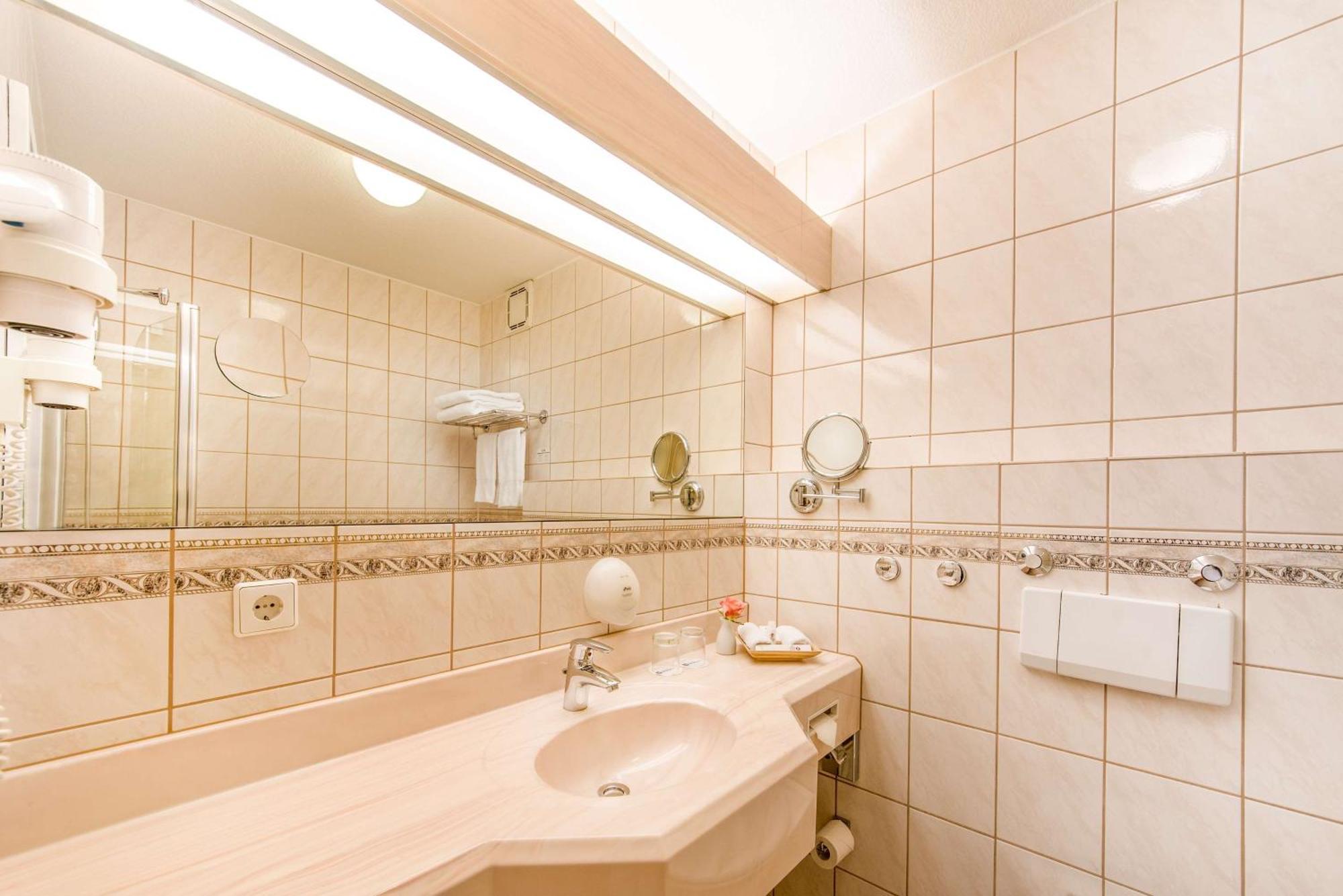 Western Delta Park Hotel 4*