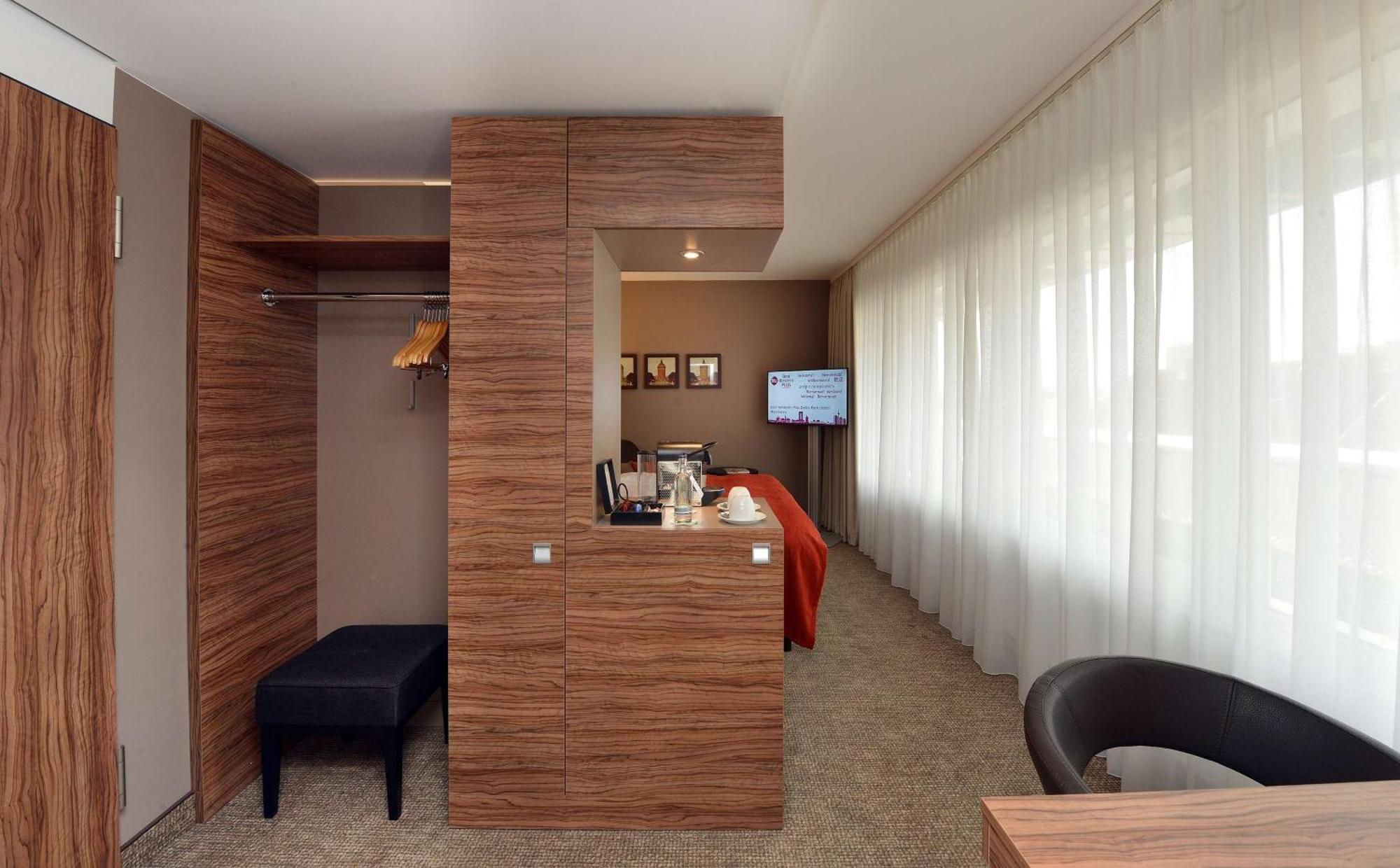 Western Delta Park Hotel